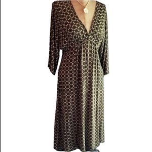 Studio M olive green geometric print kimono sleeve dress with deep V neck
